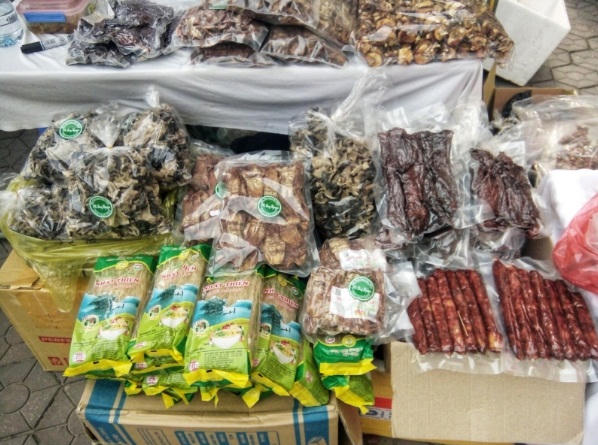 Bước vào tháng Tết, thị trường thực phẩm rục rịch tăng giá