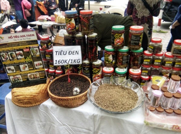 Bước vào tháng Tết, thị trường thực phẩm rục rịch tăng giá