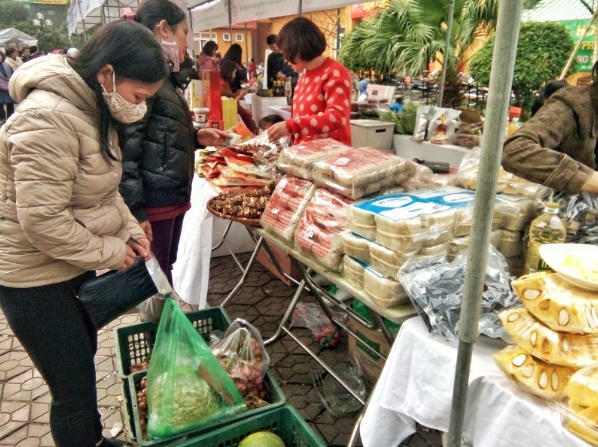 Bước vào tháng Tết, thị trường thực phẩm rục rịch tăng giá