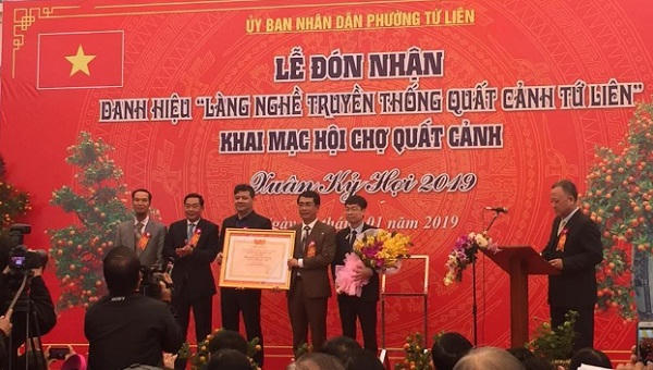 Tứ Liên đón nhận danh hiệu làng nghề quất cảnh truyền thống