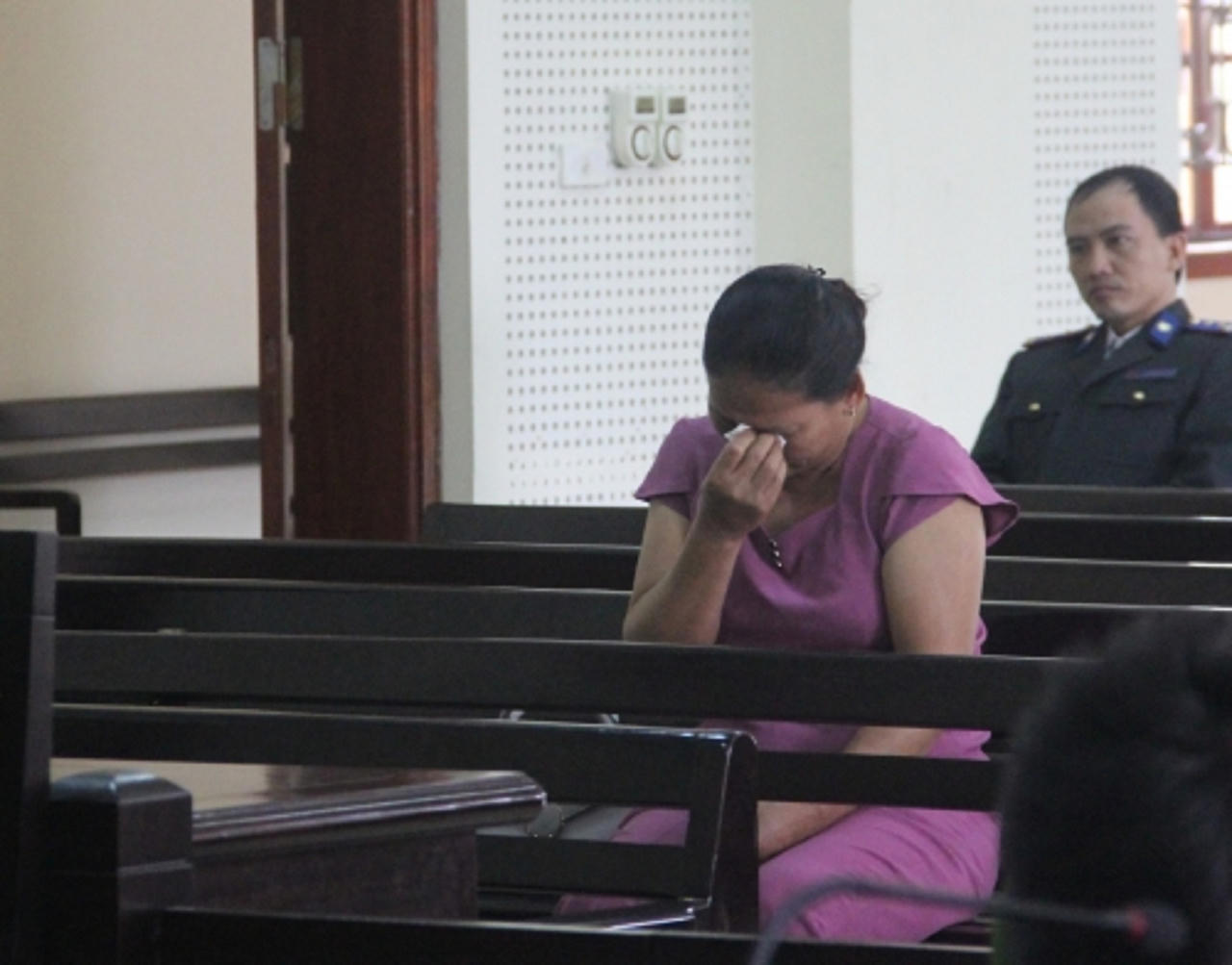 Chở con nhỏ đi khám bệnh, còn nhân tiện “giao dịch” 2kg ma túy