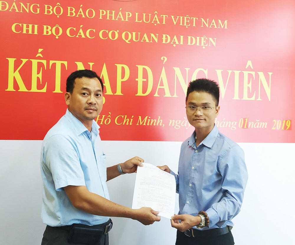 Đảng bộ Báo Pháp Luật Việt Nam kết nạp Đảng viên mới 