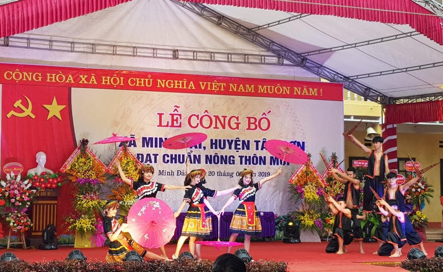 Phó chủ tịch UBND tỉnh Phú Thọ trao Bằng công nhận xã Minh Đài đạt chuẩn nông thôn mới