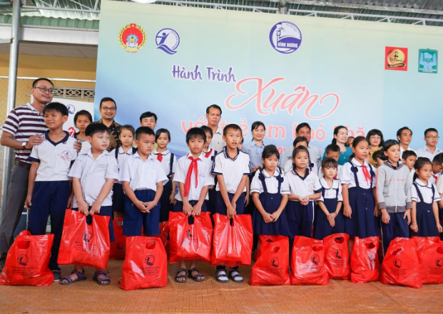 Tân Hiệp Phát mang mùa xuân ấm áp đến với trẻ em có hoàn cảnh khó khăn