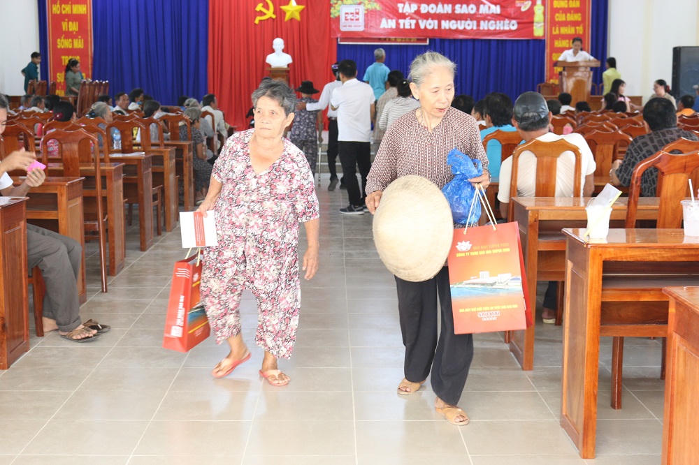 “Sao Mai ăn Tết với người nghèo” xuân Kỷ Hợi 2019