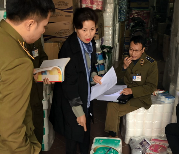 Hàng giả, hàng kém chất lượng tràn lan: Cả doanh nghiệp và người tiêu dùng đều thiệt