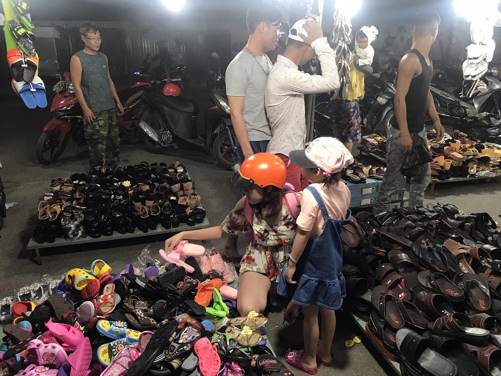 Công nhân với nỗi niềm tết… về hay ở