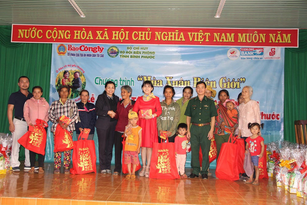 Ấm tình mùa xuân biên giới