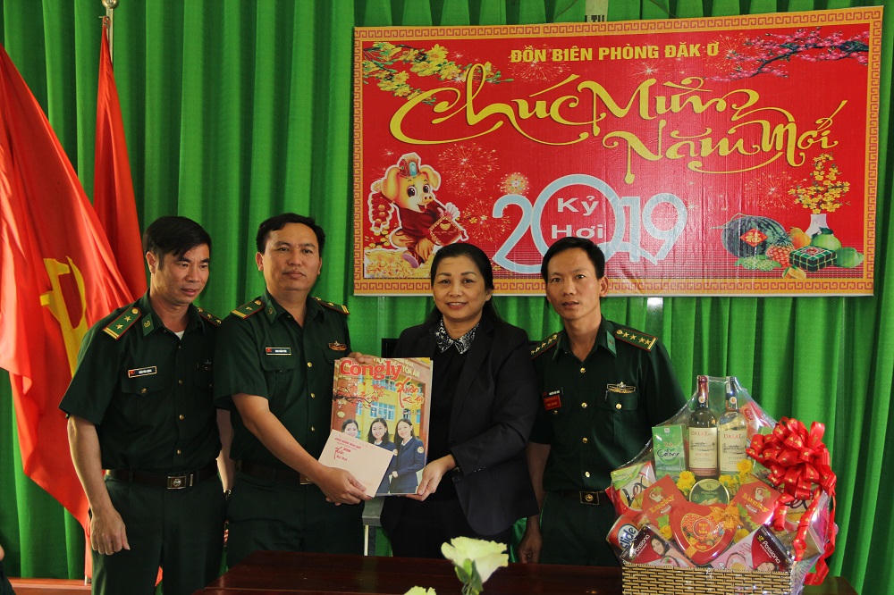 Ấm tình mùa xuân biên giới