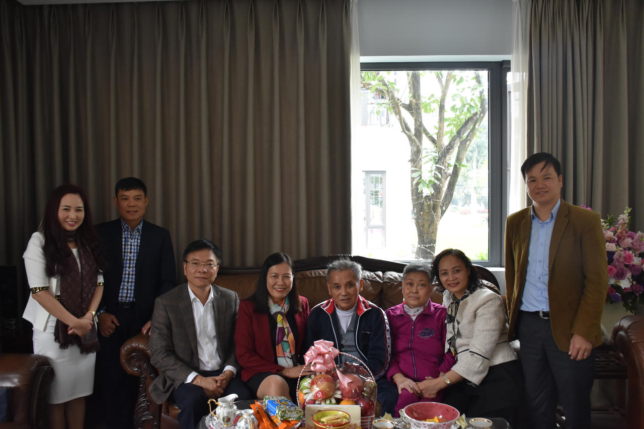 Lãnh đạo Bộ Tư pháp thăm hỏi cán bộ lão thành nhân dịp Tết Kỷ Hợi 2019