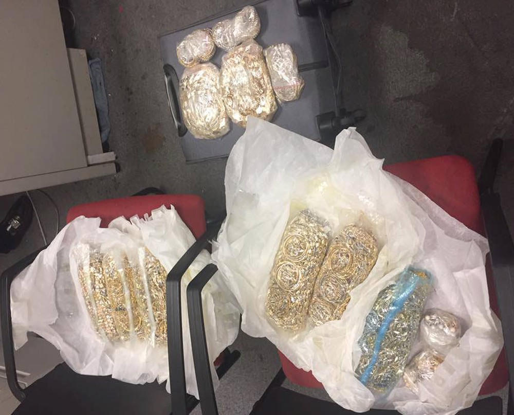 Xét xử đại gia đình tiếp viên buôn lậu vàng