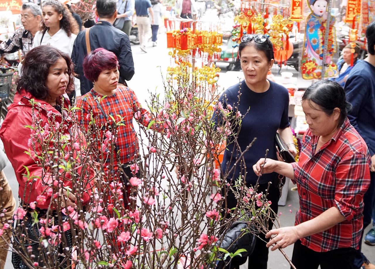 Hương vị Tết xưa ở chợ hoa nổi tiếng Hà Thành