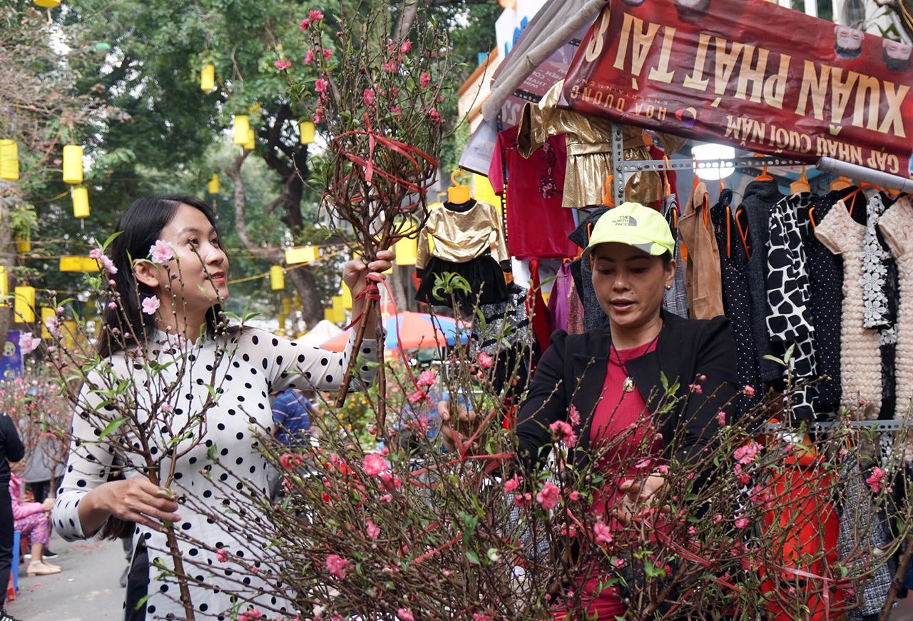 Hương vị Tết xưa ở chợ hoa nổi tiếng Hà Thành