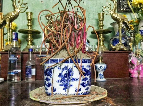 Những lưu ý khi dọn dẹp bàn thờ đón năm Kỷ Hợi