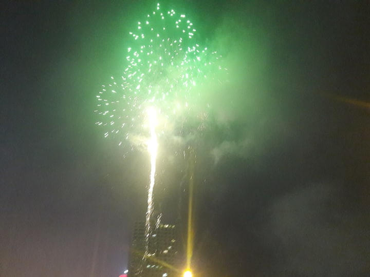 Cả nước tưng bừng đón giao thừa xuân Kỷ Hợi 2019