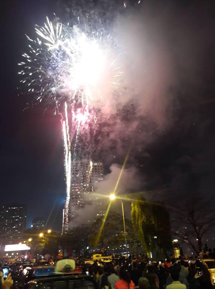 Cả nước tưng bừng đón giao thừa xuân Kỷ Hợi 2019