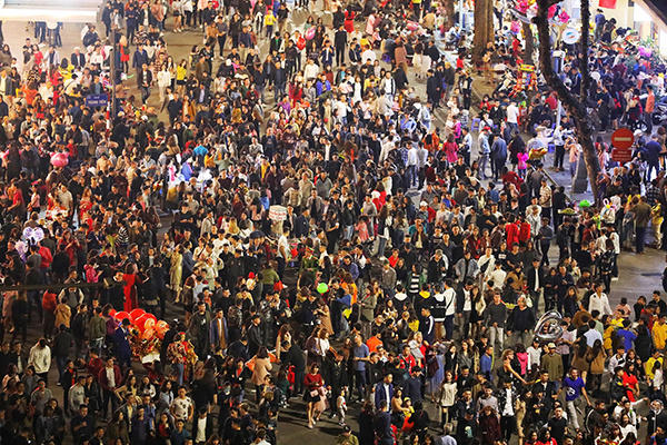 Cả nước tưng bừng đón giao thừa xuân Kỷ Hợi 2019