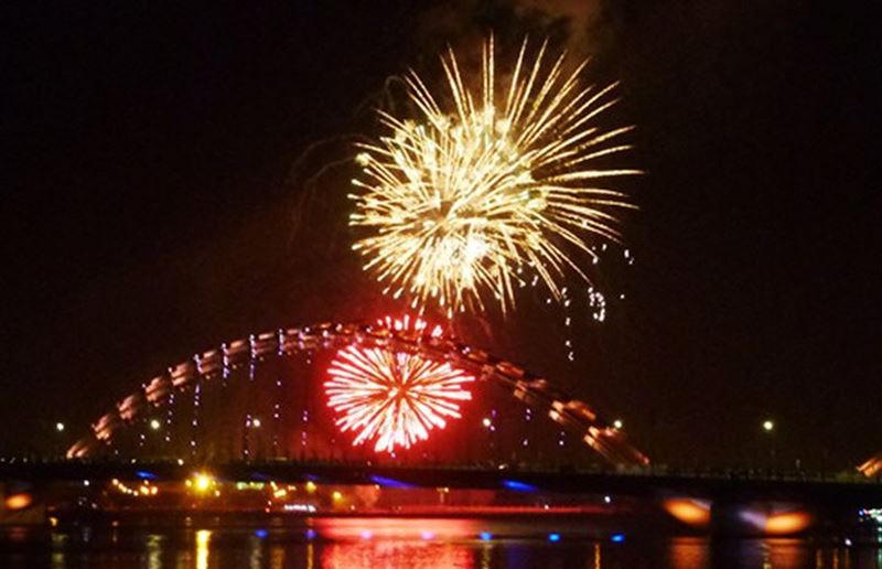 Cả nước tưng bừng đón giao thừa xuân Kỷ Hợi 2019