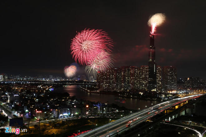 Cả nước tưng bừng đón giao thừa xuân Kỷ Hợi 2019