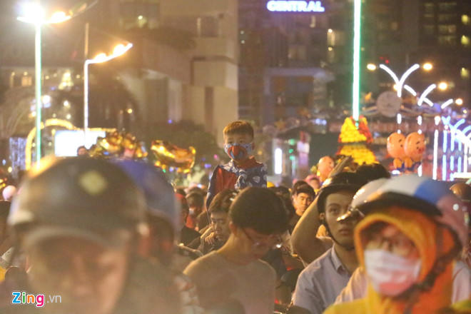 Cả nước tưng bừng đón giao thừa xuân Kỷ Hợi 2019