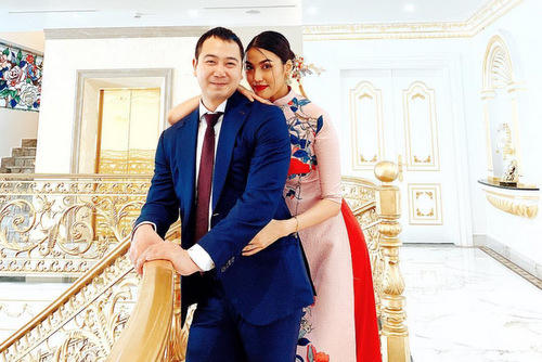 Lan Khuê và chồng đón năm mới tại biệt thự mới xây sau khi kết hôn.