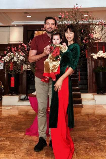 Hà Anh đưa chồng con ra Hà Nội đón Tết cùng ông bà, bố mẹ.