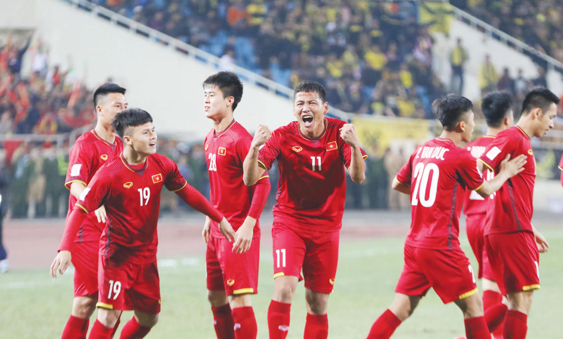 Bóng đá Việt Nam căng tràn thăng hoa