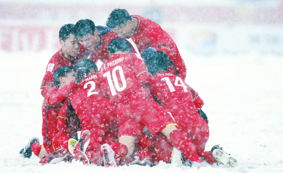 Bóng đá Việt Nam căng tràn thăng hoa