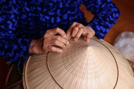 Làng chằm nón Quy Hậu mệt mỏi “níu” nghề