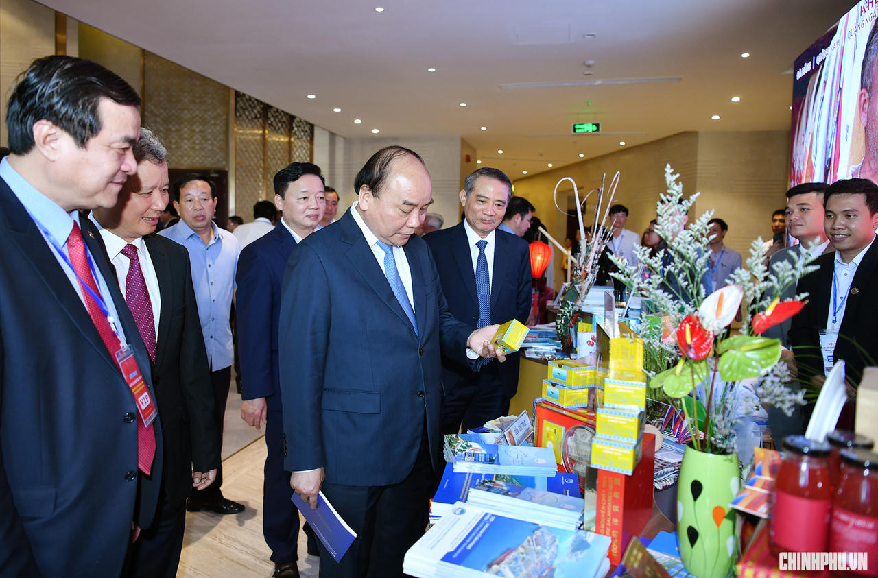 Thủ tướng: Không thể hời hợt, bán rẻ giá trị văn hóa du lịch Việt Nam