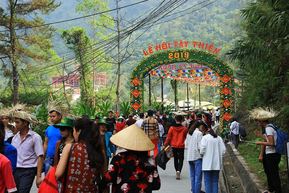 Hàng vạn người hành hương về miền địa linh Tây Thiên đầu xuân