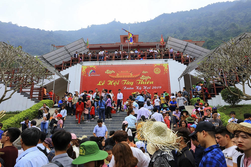 Hàng vạn người hành hương về miền địa linh Tây Thiên đầu xuân