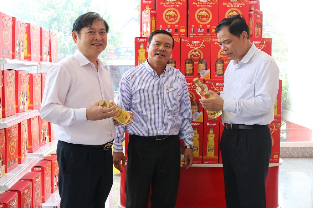 Đoàn công tác Bộ NN&PTNT cùng lãnh đạo 2 tỉnh An Giang, Đồng Tháp “xông đất” Tập đoàn Sao Mai