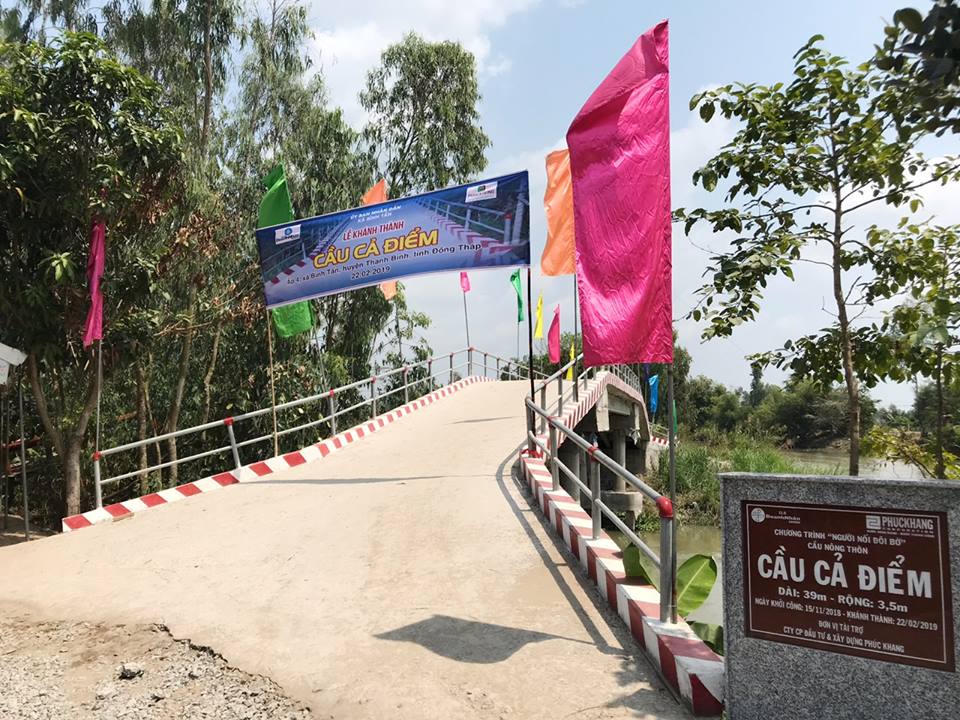 Bàn giao cầu giao thông nông thôn cho người dân Đồng Tháp