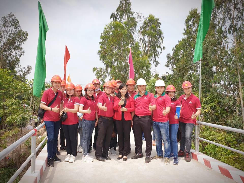 Bàn giao cầu giao thông nông thôn cho người dân Đồng Tháp