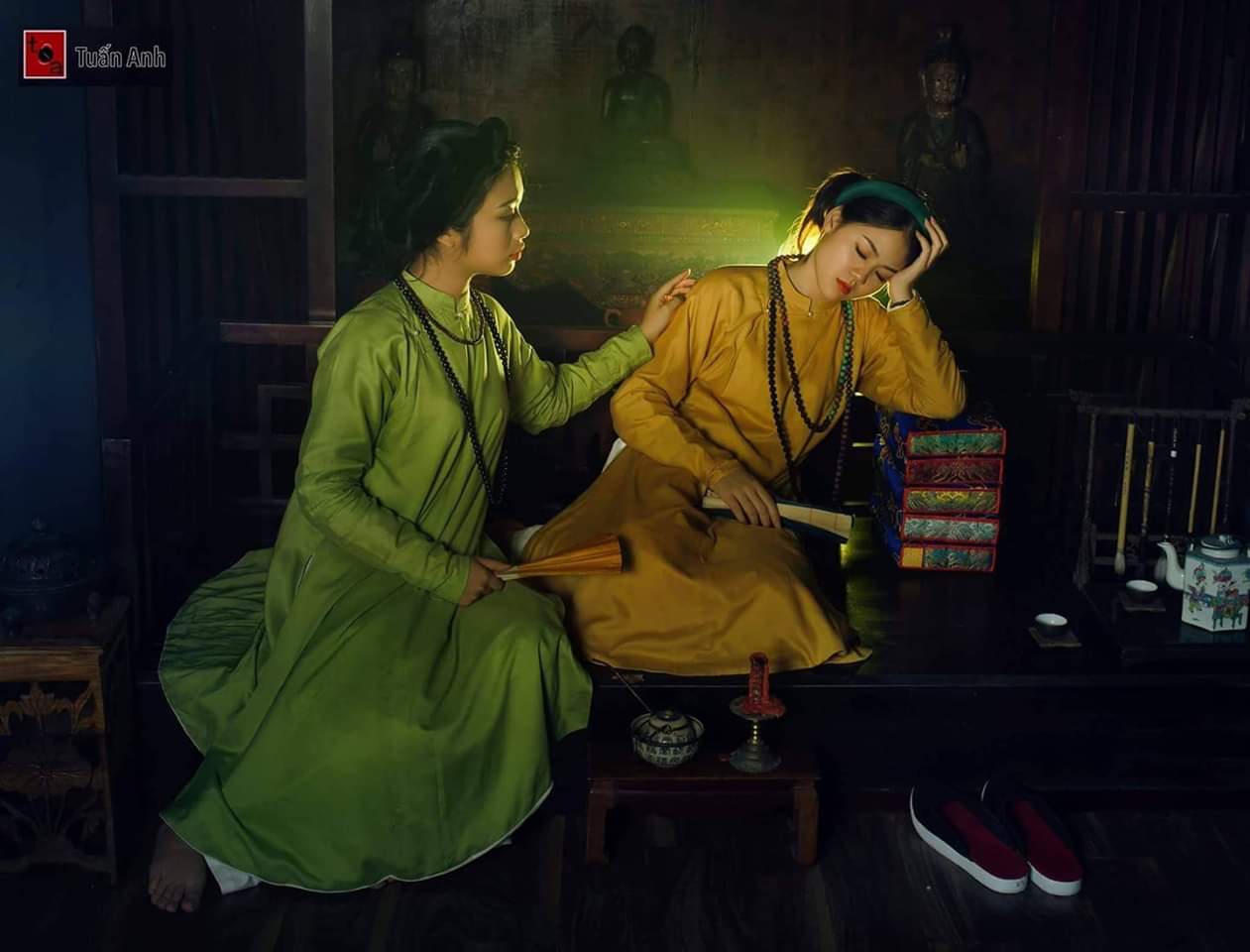 Chàng trai 9x đắm say… tà áo cổ