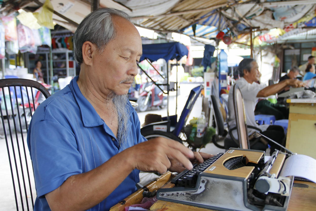 Âm thầm nghề thảo đơn kiện