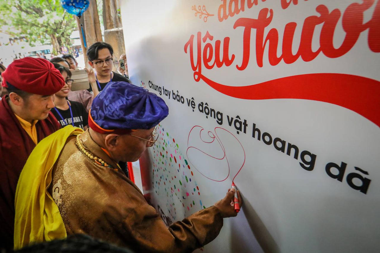 Đức Gyalwang Drukpa nói chuyện với hơn 300 bạn trẻ về bảo vệ môi trường