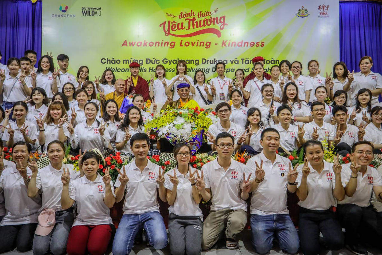 Đức Gyalwang Drukpa nói chuyện với hơn 300 bạn trẻ về bảo vệ môi trường