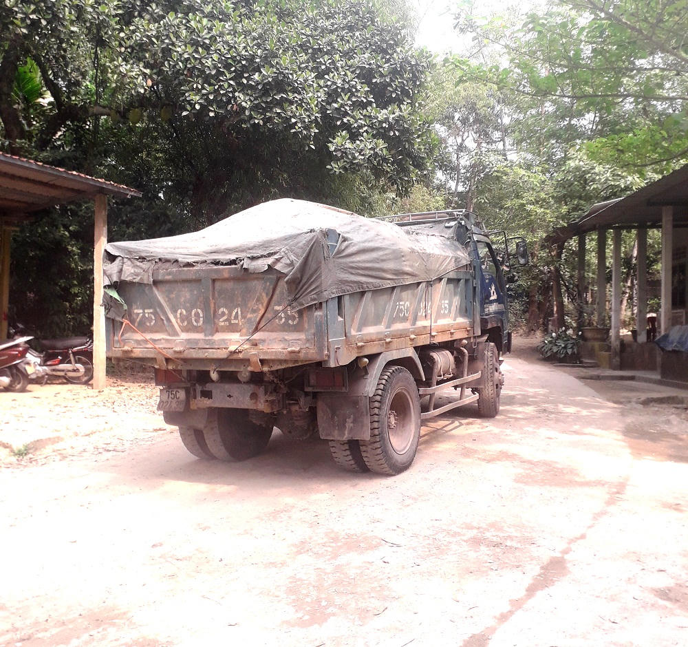  “Cát tặc” xuyên đêm “rút ruột” sông Hương 