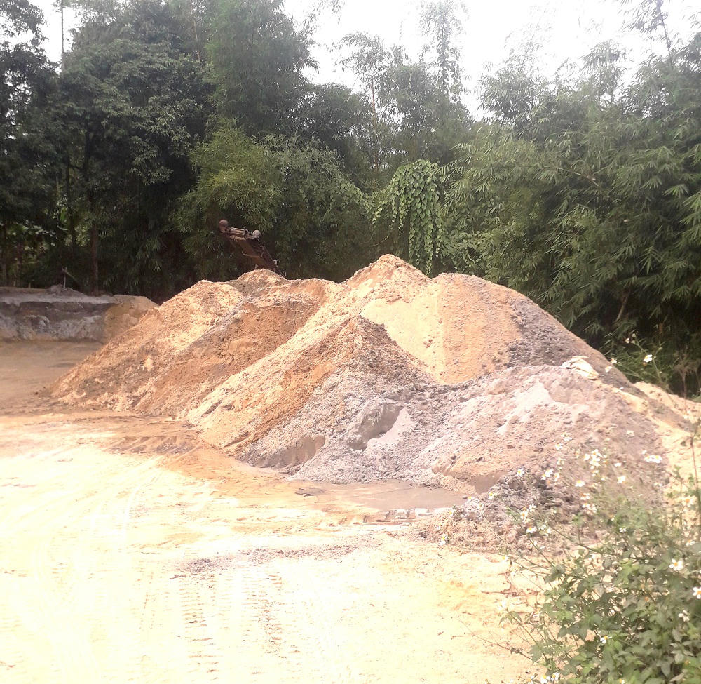  “Cát tặc” xuyên đêm “rút ruột” sông Hương 