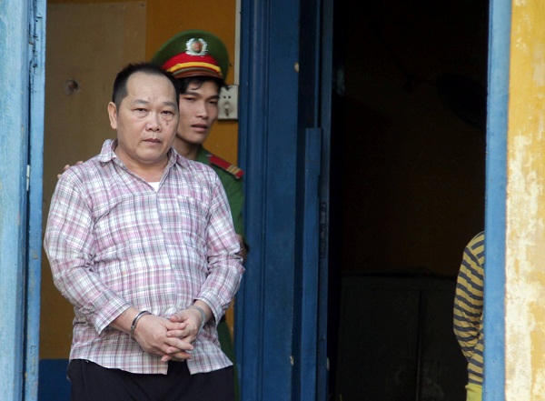 ​Vụ xe Camry biển xanh 50A-006.49 tại Biên Hòa: Xe tang vật đã bị thu biển vẫn cố tình đeo lại biển giả