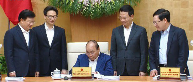 Thủ tướng ký phê duyệt Quy hoạch báo chí. Ảnh: VTV