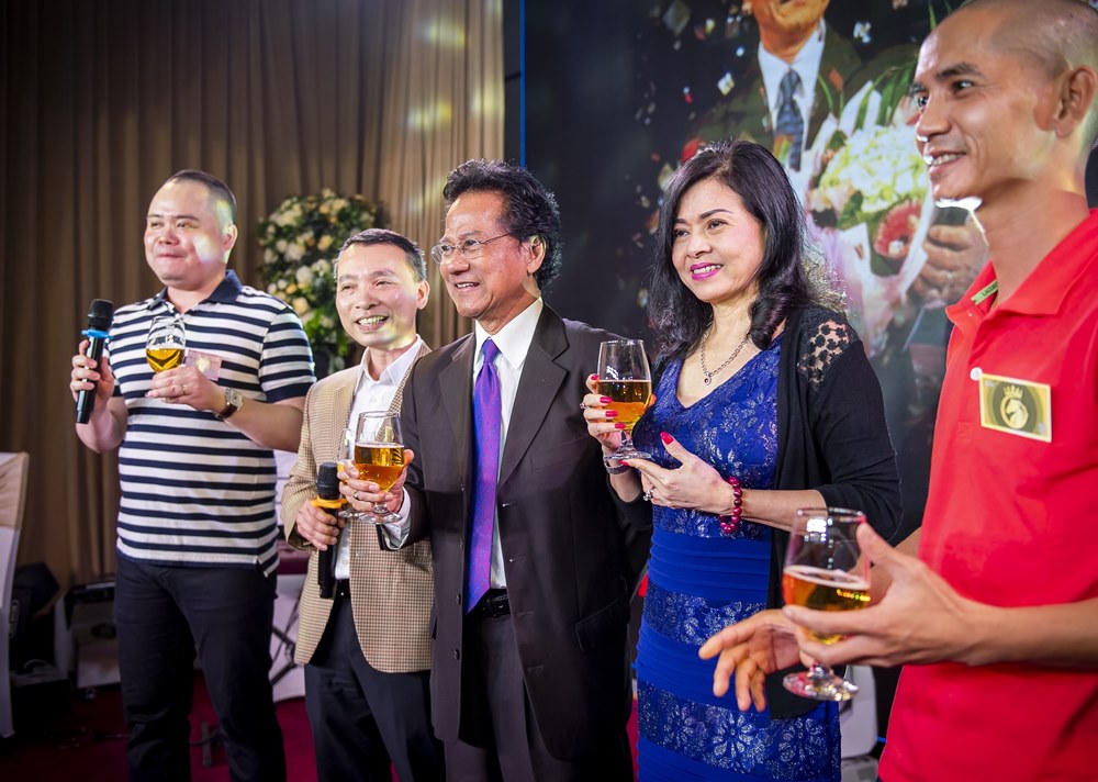 Chế Linh tổ chức sinh nhật “Khoảnh khắc một huyền thoại”