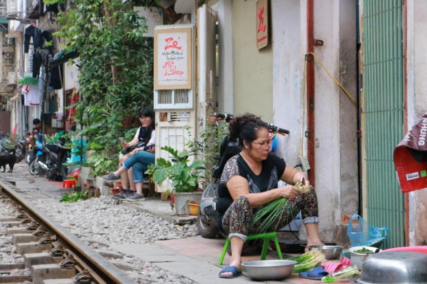 Khám phá “Xóm đường tàu” mê hoặc khách Tây giữa lòng Hà Nội