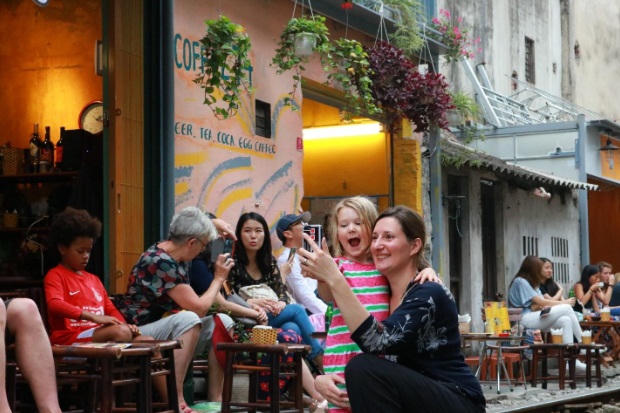 Khám phá “Xóm đường tàu” mê hoặc khách Tây giữa lòng Hà Nội