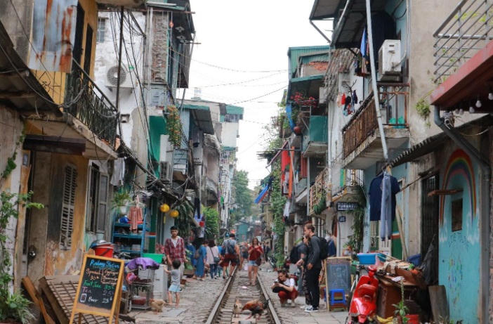 Khám phá “Xóm đường tàu” mê hoặc khách Tây giữa lòng Hà Nội