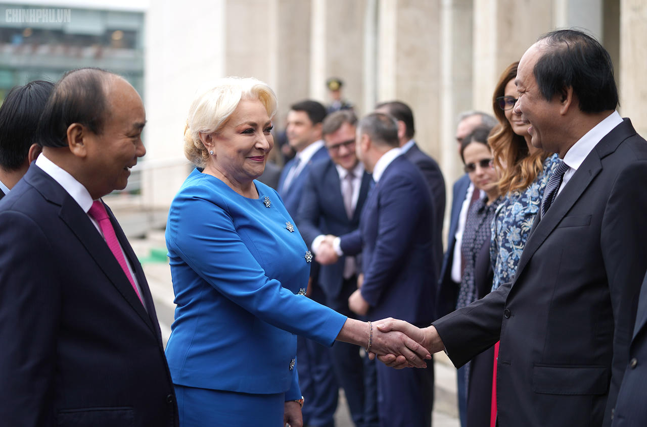 Lễ đón trọng thể Thủ tướng thăm Romania