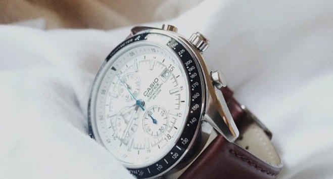 Mách bạn cách nhận biết đồng hồ đeo tay chính hãng