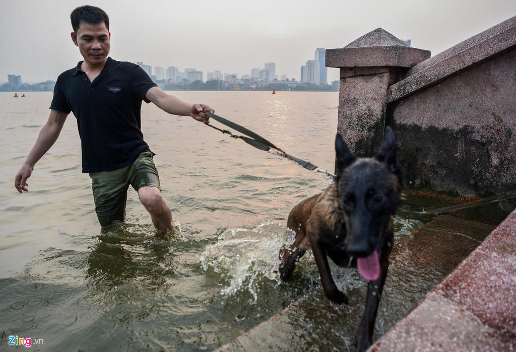 Mat duong o Ha Noi nong hon 50 do C hinh anh 12 